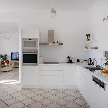 Willa Anna-marie 1 *